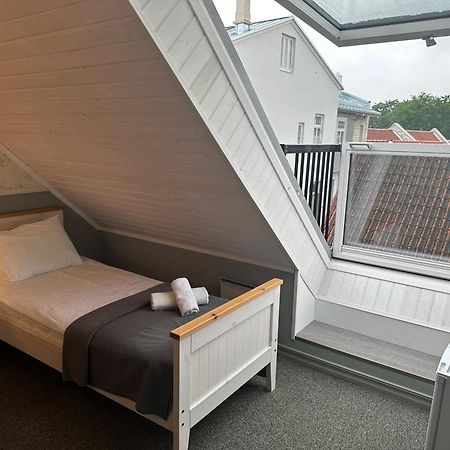 Vanalinna Boutique Hotel กูรัซซาเร ภายนอก รูปภาพ
