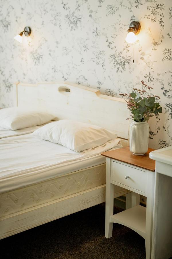 Vanalinna Boutique Hotel กูรัซซาเร ภายนอก รูปภาพ