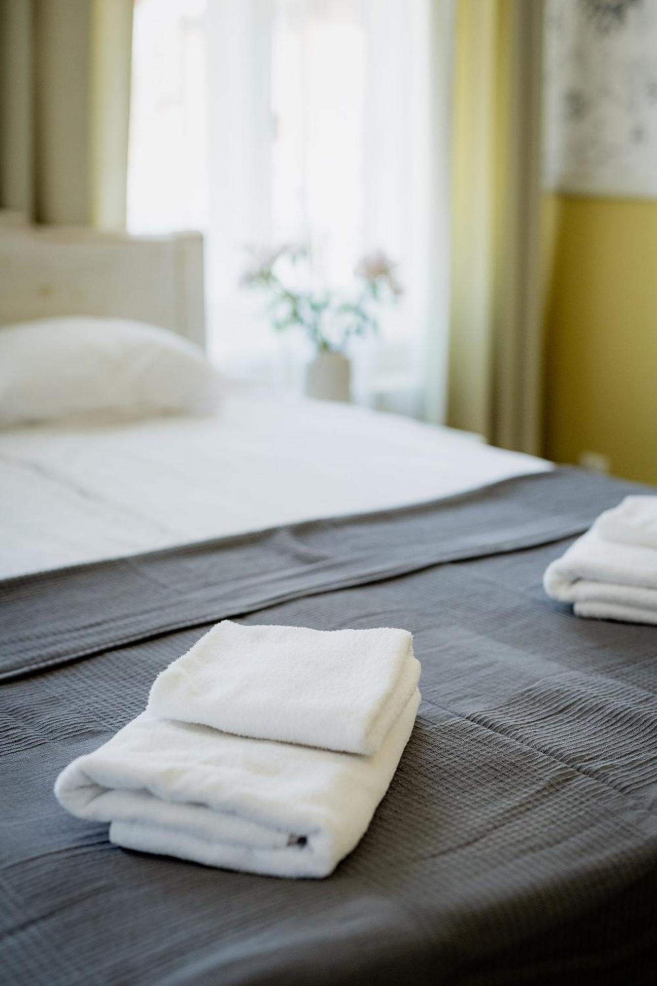 Vanalinna Boutique Hotel กูรัซซาเร ภายนอก รูปภาพ