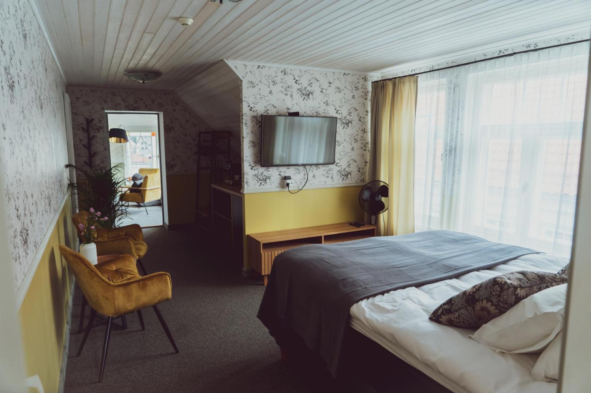 Vanalinna Boutique Hotel กูรัซซาเร ภายนอก รูปภาพ