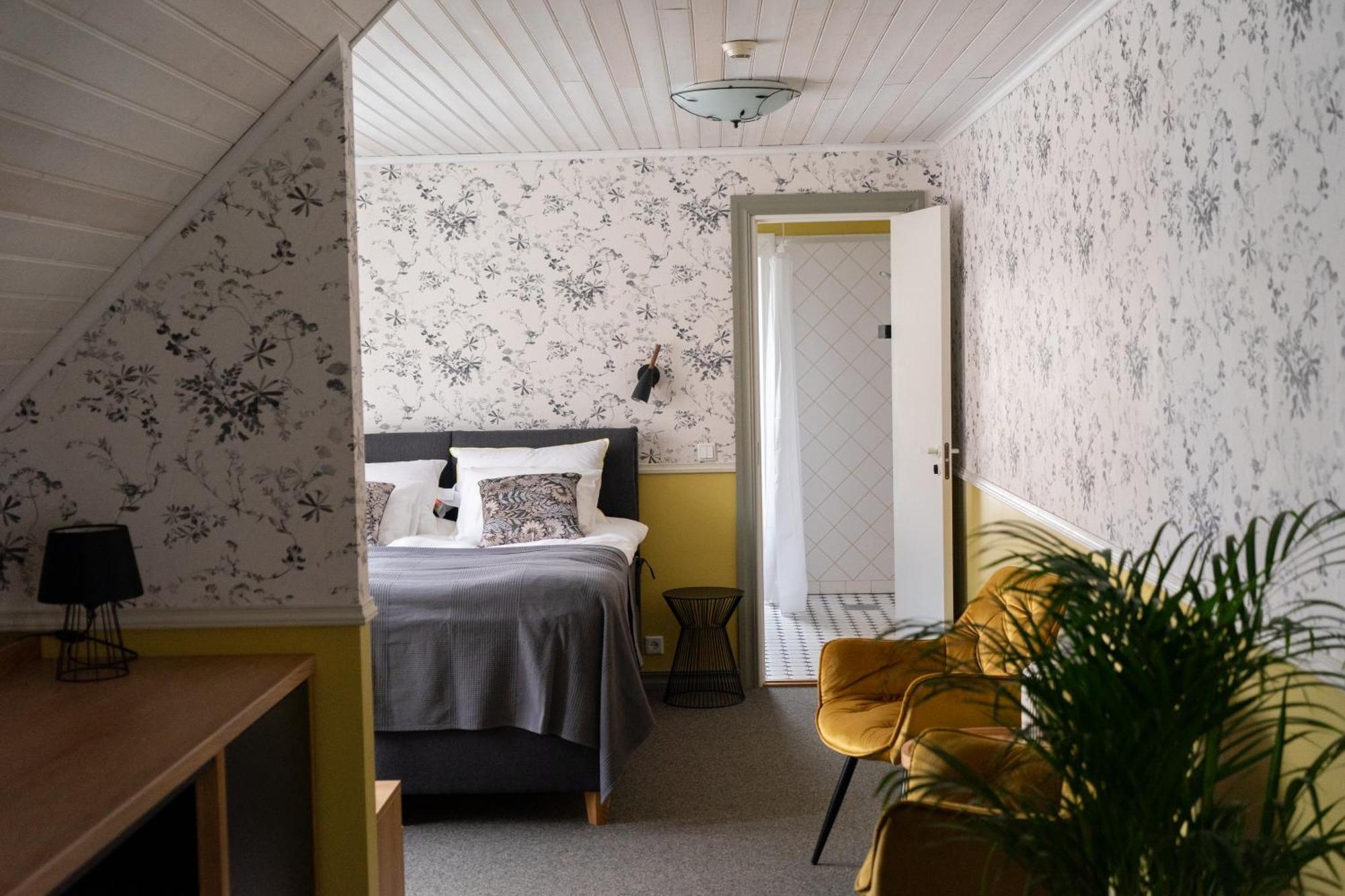 Vanalinna Boutique Hotel กูรัซซาเร ภายนอก รูปภาพ