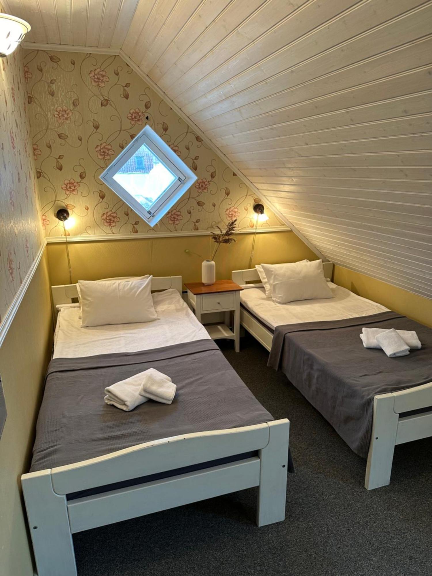 Vanalinna Boutique Hotel กูรัซซาเร ภายนอก รูปภาพ