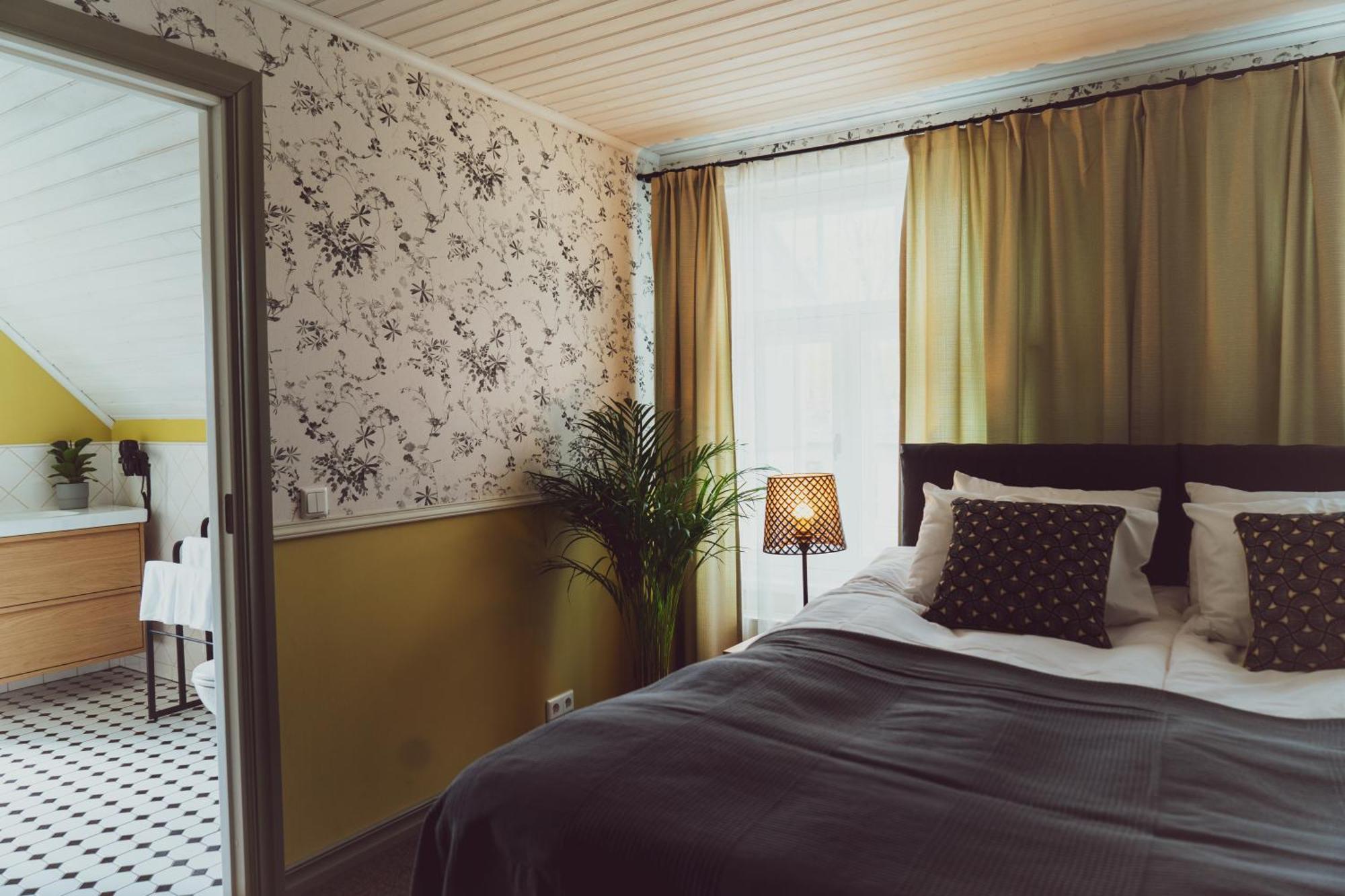Vanalinna Boutique Hotel กูรัซซาเร ภายนอก รูปภาพ