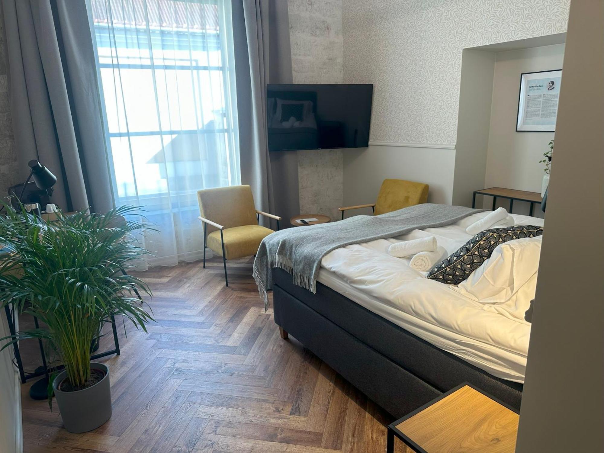 Vanalinna Boutique Hotel กูรัซซาเร ภายนอก รูปภาพ