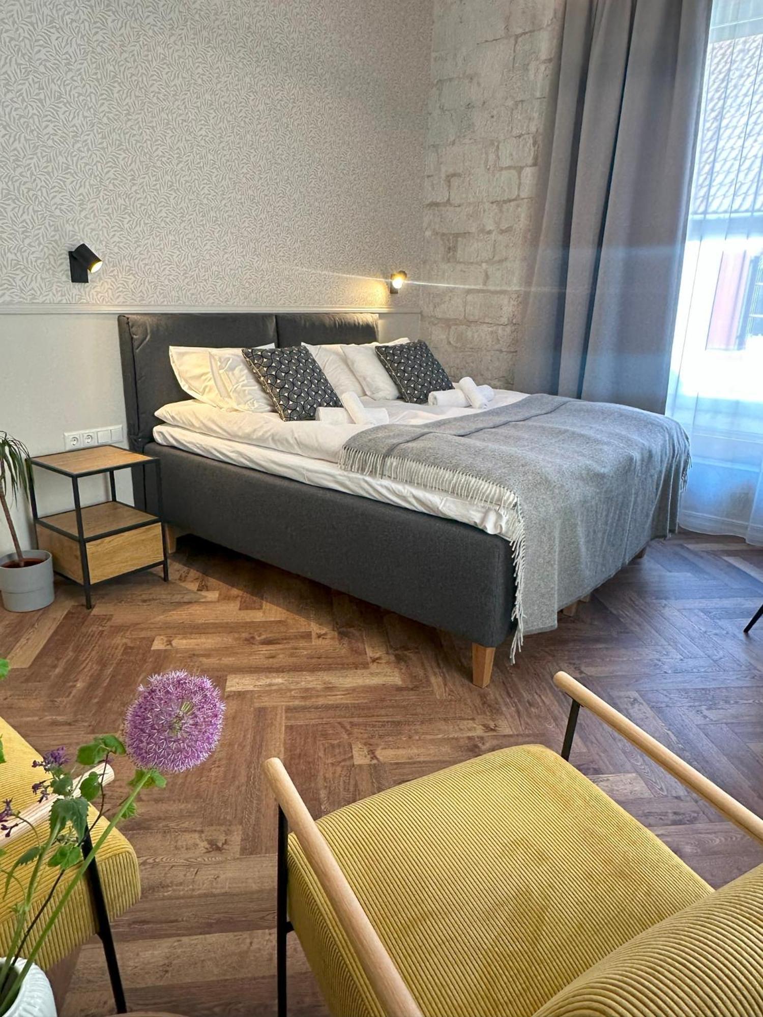 Vanalinna Boutique Hotel กูรัซซาเร ภายนอก รูปภาพ