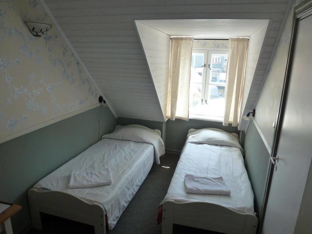 Vanalinna Boutique Hotel กูรัซซาเร ภายนอก รูปภาพ