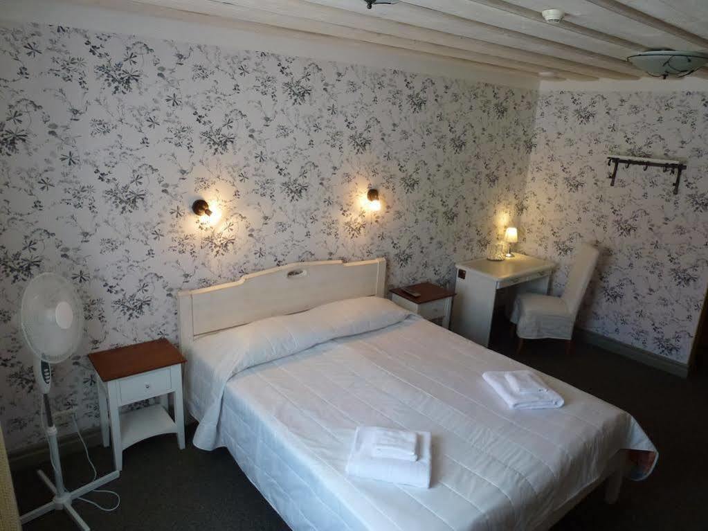 Vanalinna Boutique Hotel กูรัซซาเร ภายนอก รูปภาพ